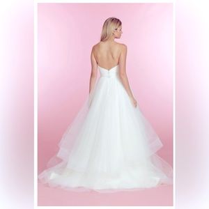 This gorgeous ball gown features a delicate lace bodice, sweetheart neckline,